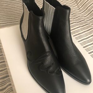 BNIB Modern Vice Chic Booties